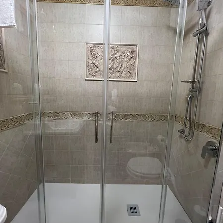Re Umberto 311 Апартаменты *