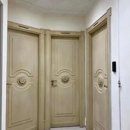 Re Umberto 311 Апартаменты *
